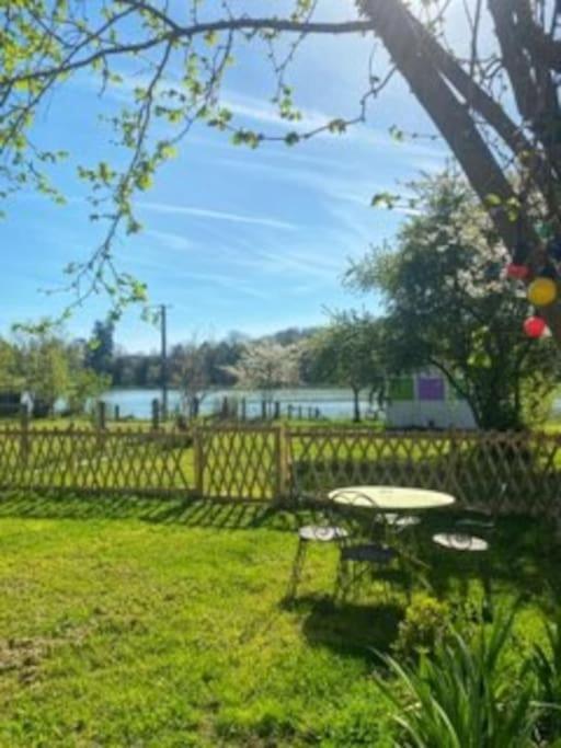 Maison Face A L'Etang Precy Экстерьер фото